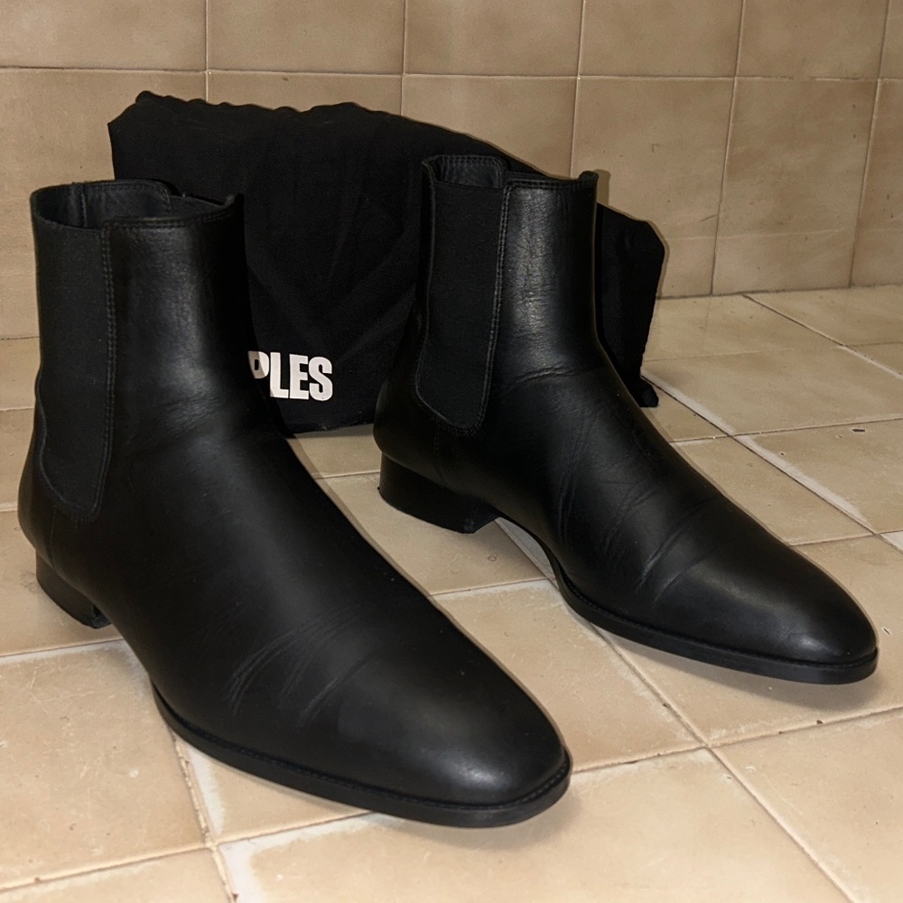 Black leather Chelsea boots